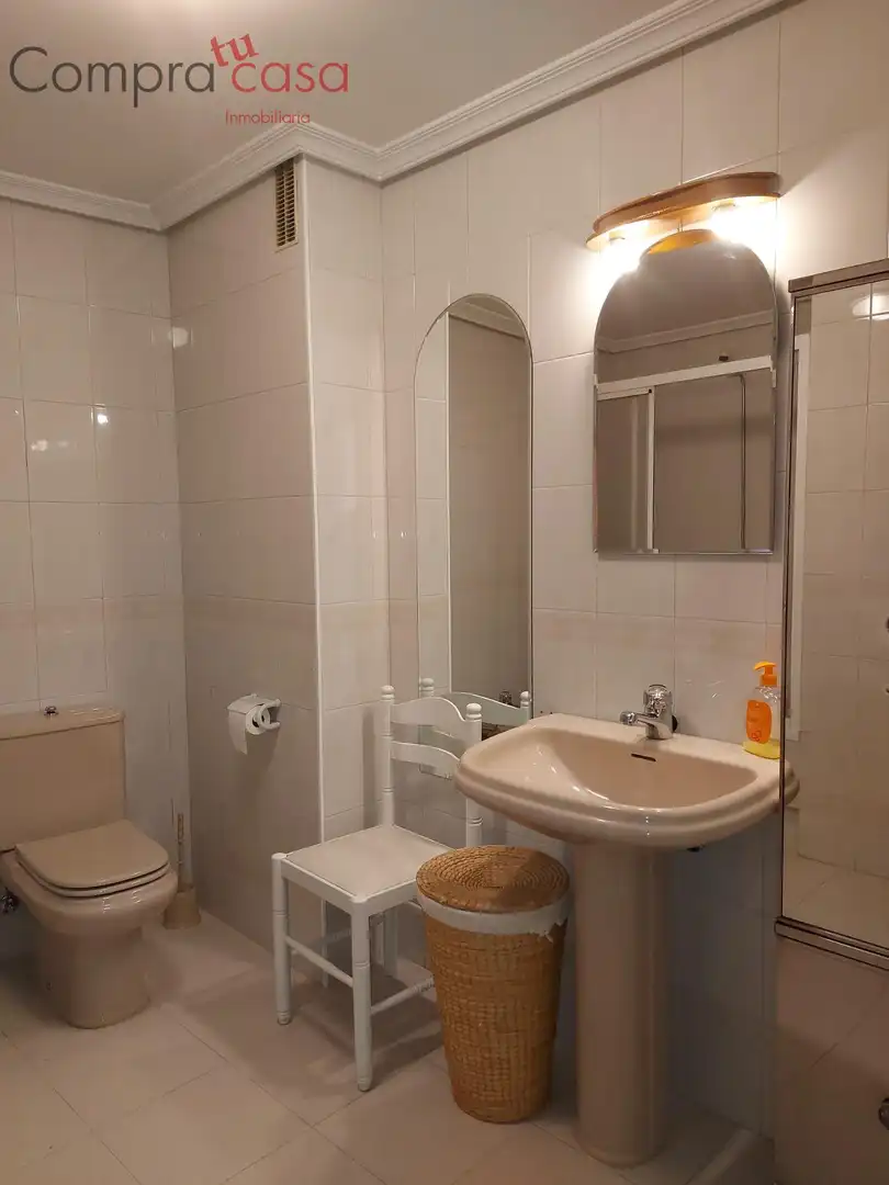 Baño de Piso para compartir en Segovia con Calefacción, Terraza y Amueblado