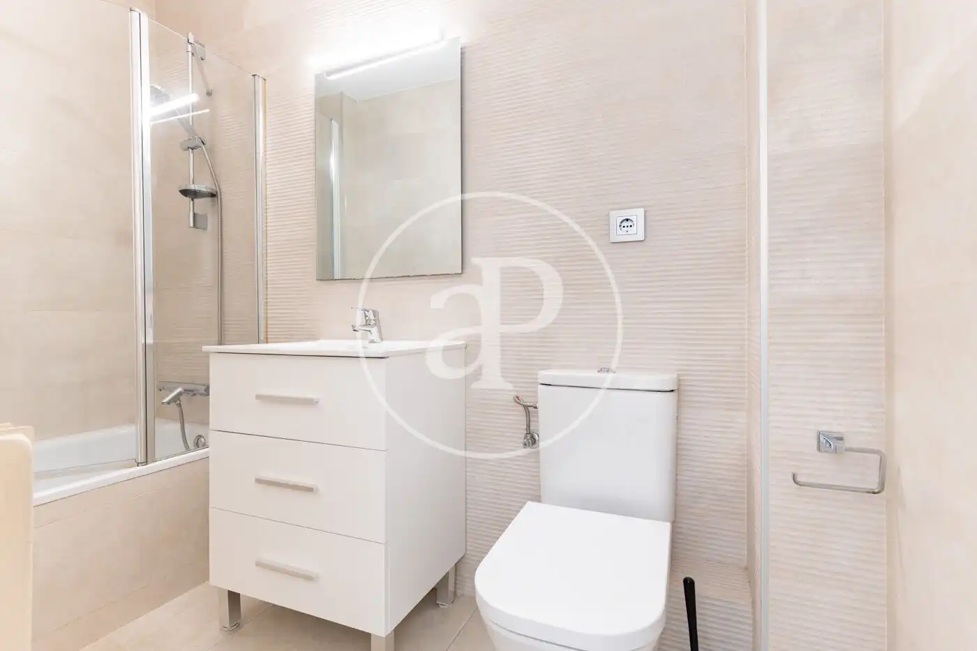 Baño de Piso en venta en Terrassa con Calefacción, Terraza y Balcón