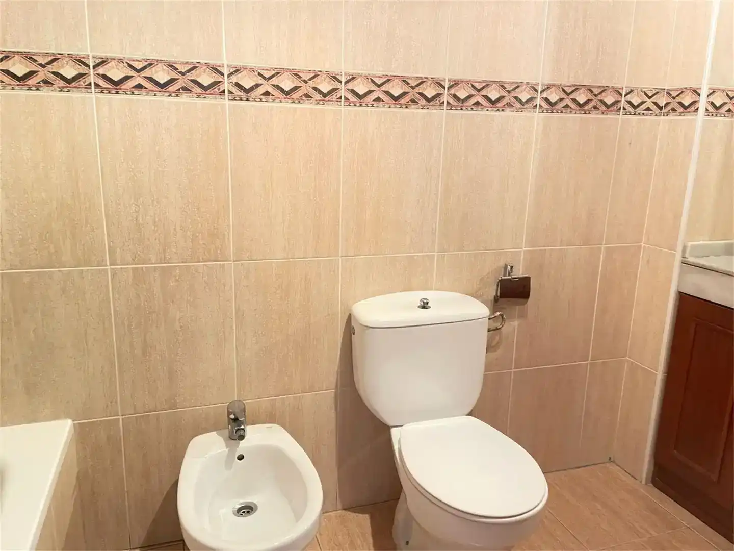 Badezimmer von Wohnung zum Verkauf in Ceuta mit Klimaanlage, Privatgarten und Schwimmbad