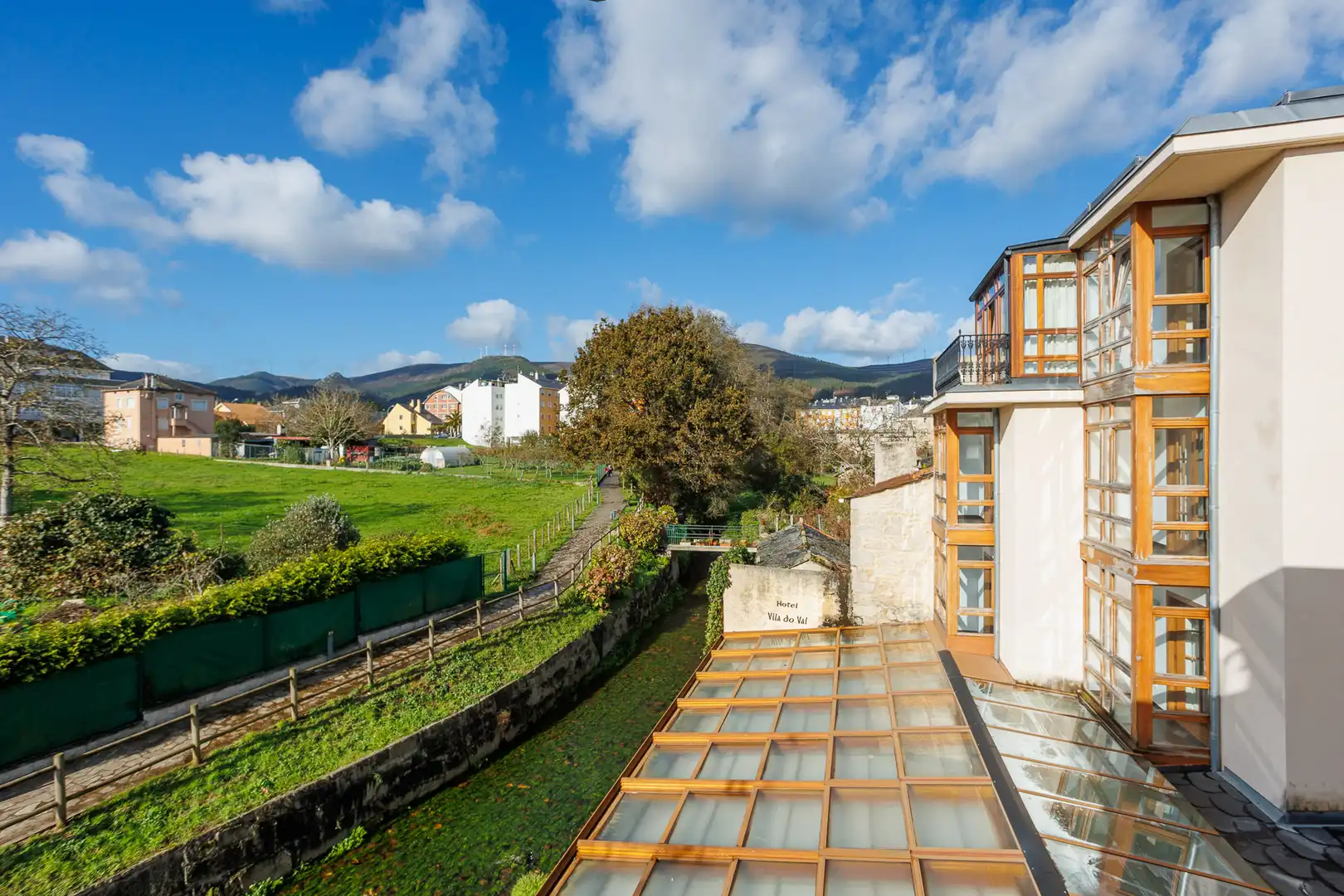 Vista exterior de Local en venda en O Valadouro   amb Moblat