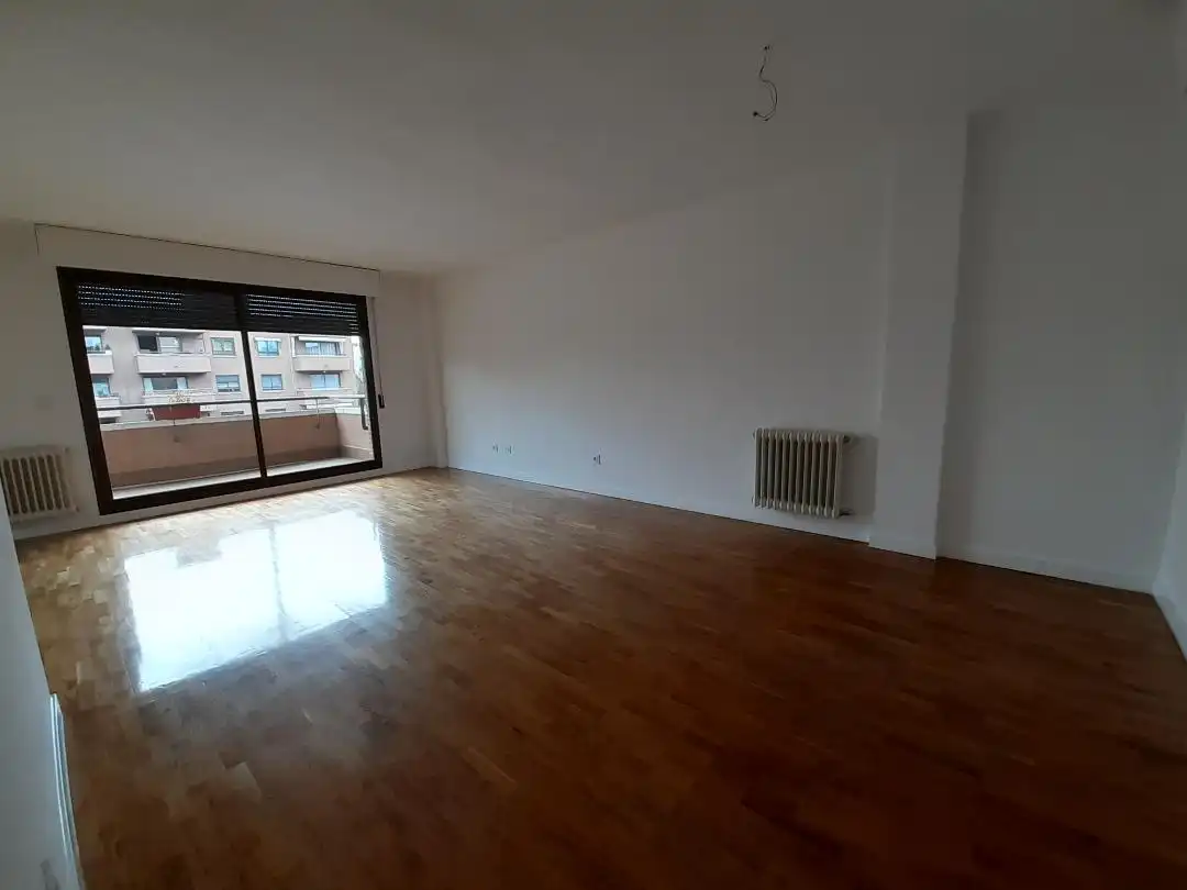 Living room of Flat for rent in Pozuelo de Alarcón  with Air Conditioner, Heating and Parquet flooring