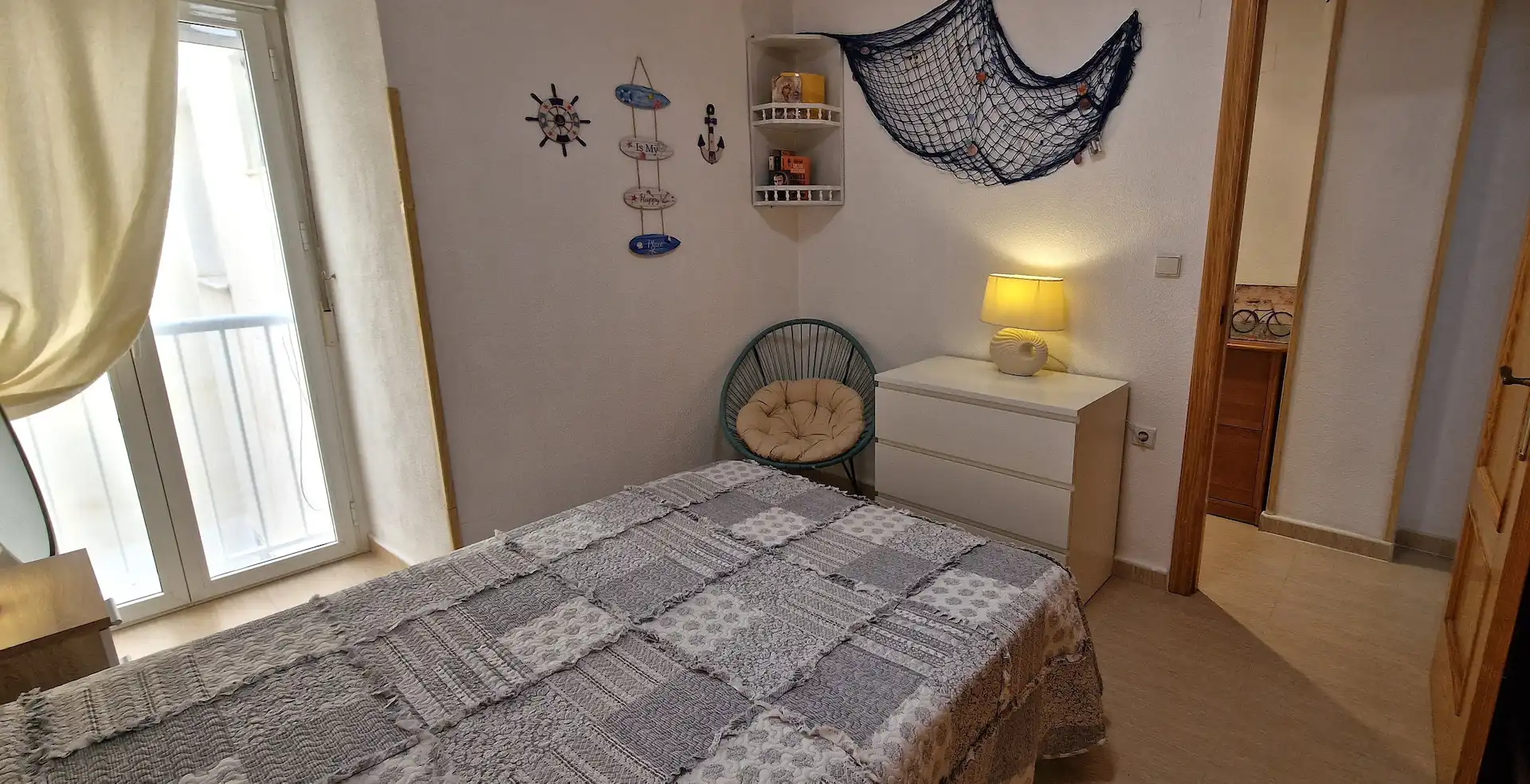 Dormitori de Apartament de lloguer en Guardamar del Segura amb Aire condicionat, Calefacció i Moblat