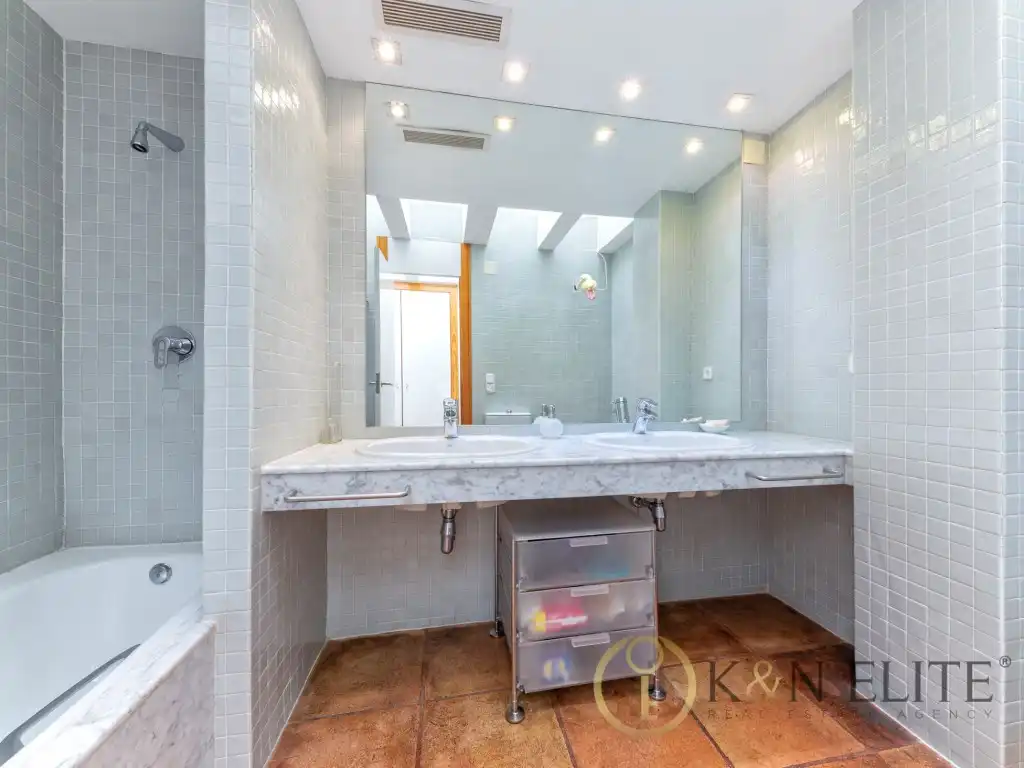 Bathroom of Houses for sale in Petrer  with Private garden and Swimming Pool