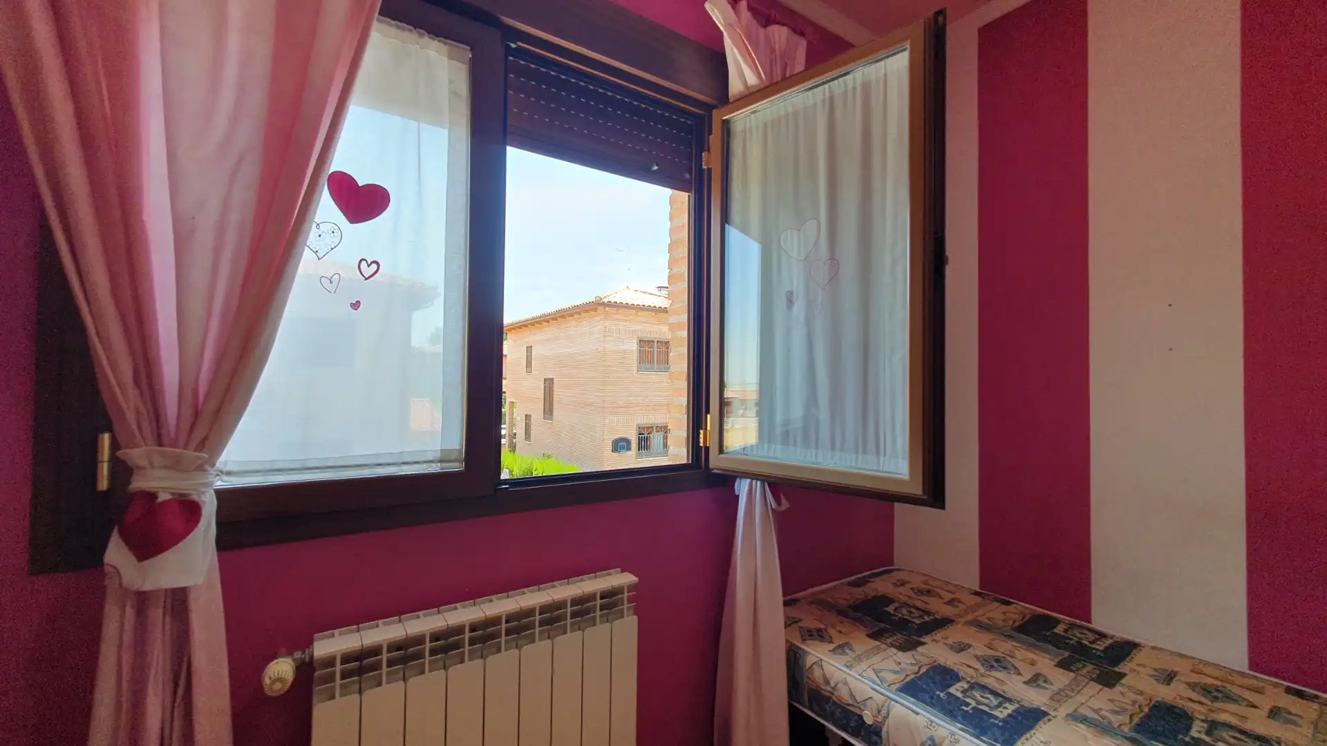 Dormitori de Casa adosada en venda en Olías del Rey amb Aire condicionat, Calefacció i Jardí privat