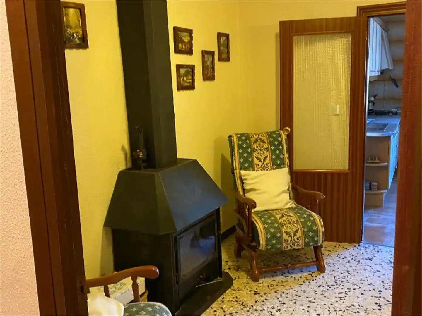 Sala d'estar de Casa adosada en venda en Abrucena amb Parquet i Moblat