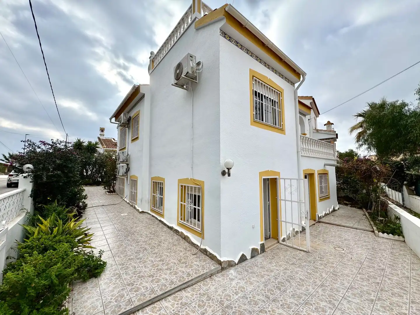 Vista exterior de Casa o xalet de lloguer en Algorfa amb Aire condicionat, Calefacció i Jardí privat