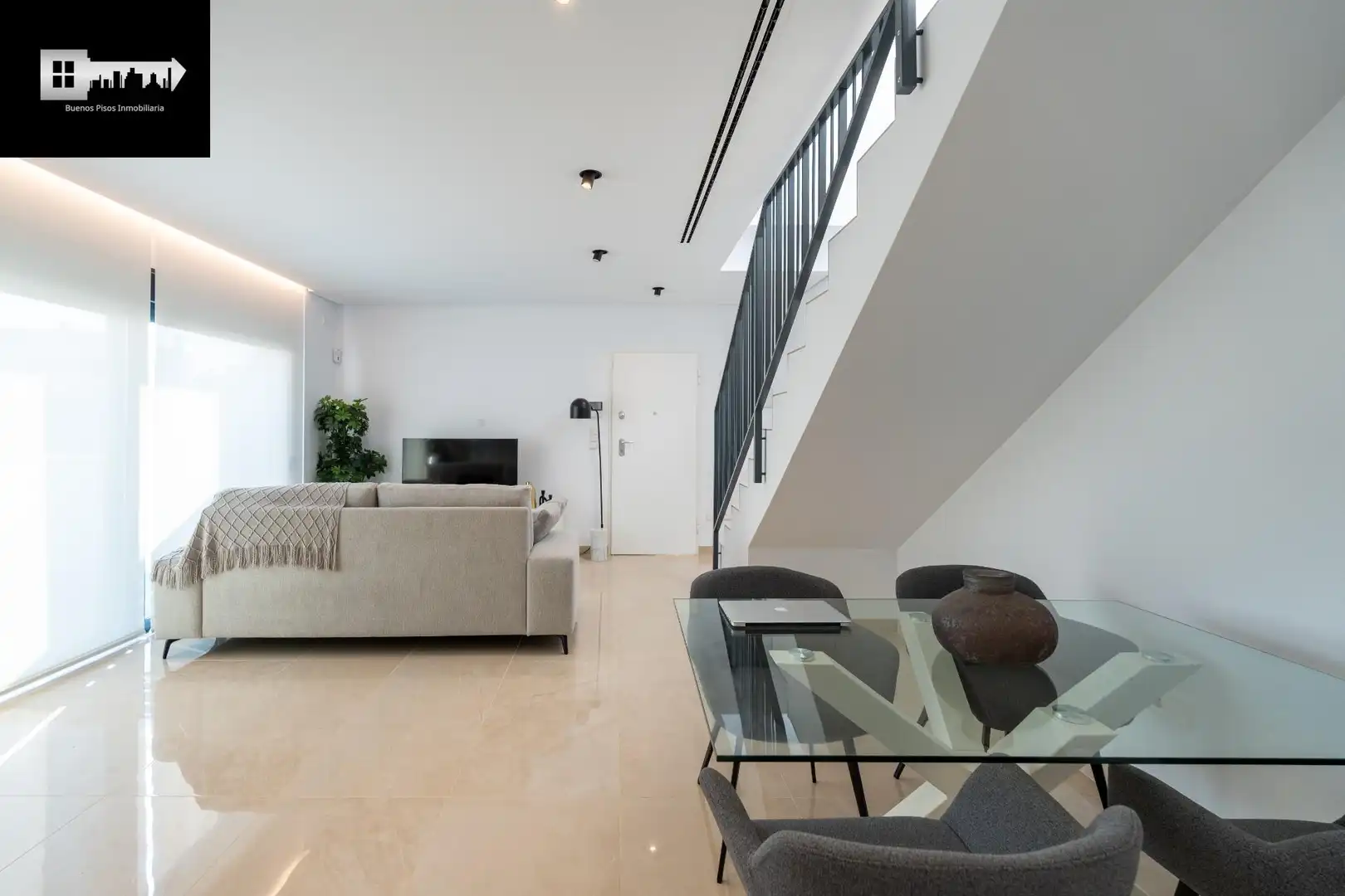 Sala d'estar de Casa adosada en venda en Santa Pola amb Aire condicionat, Calefacció i Jardí privat