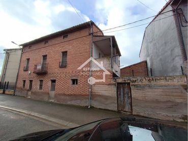 Casa amb jardí en venda a Calle Río