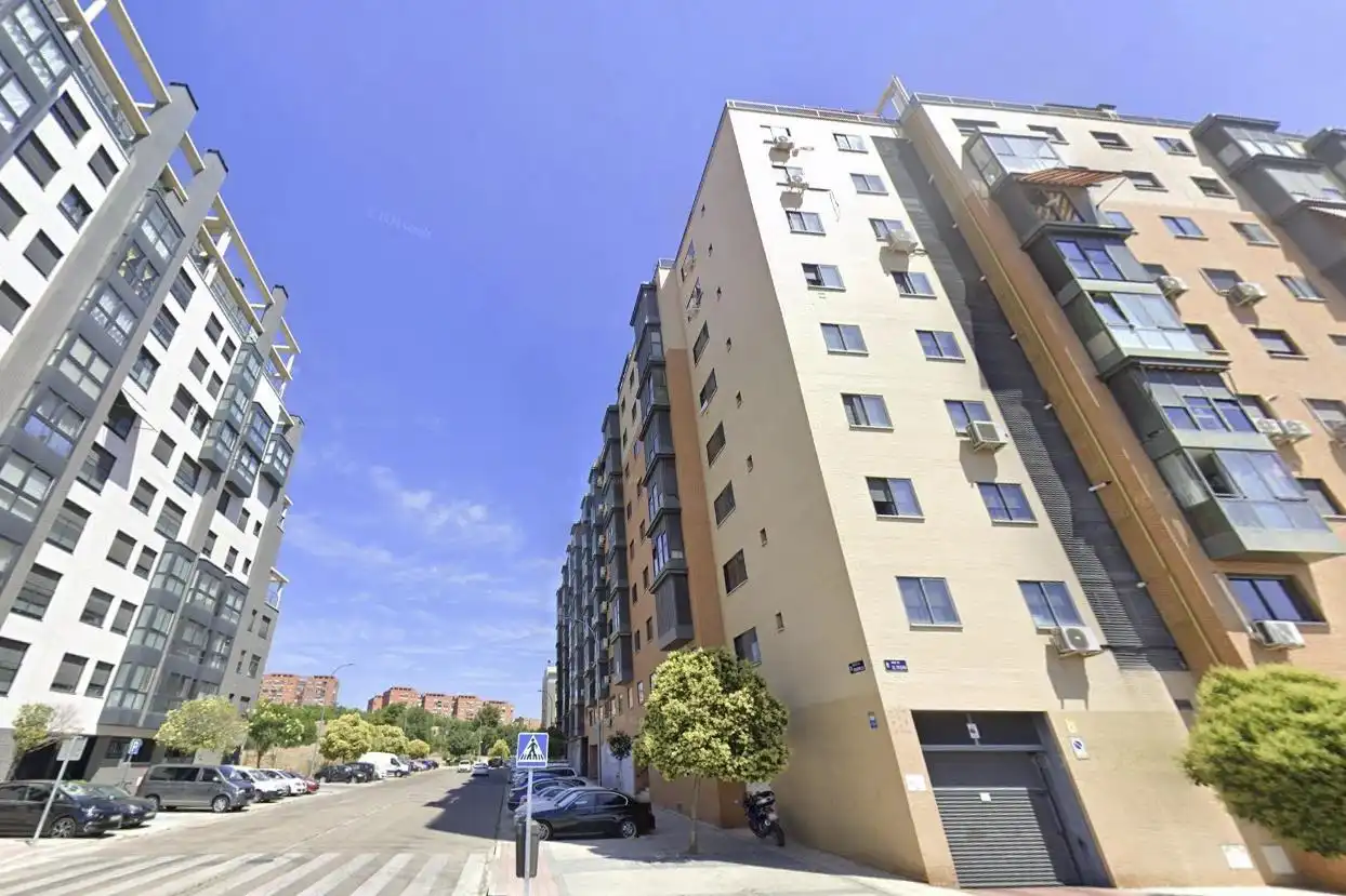 Exterior view of Flat for sale in  Madrid Capital  with Private garden and Community pool