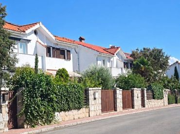 Casa aparellada amb piscina en venda a Alpedrete