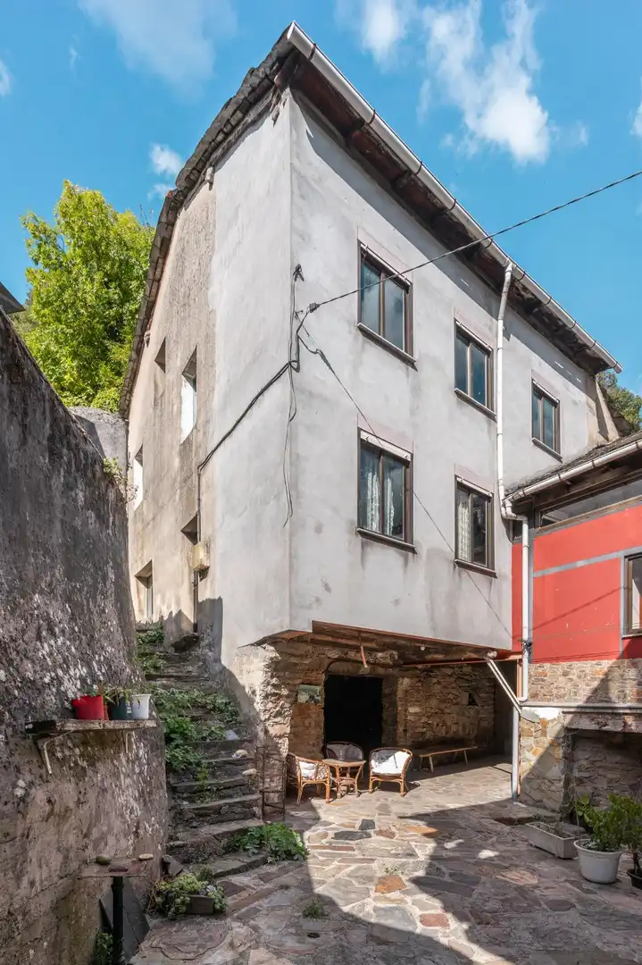 Vista exterior de Casa o xalet en venda en Cangas del Narcea amb Calefacció, Jardí privat i Terrassa