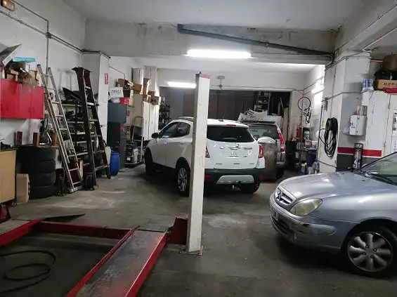 Aparcament de Local en venda en La Canonja
