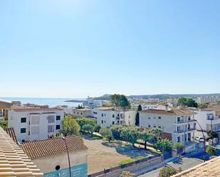 Vista exterior de Àtic en venda en L'Escala amb Aire condicionat, Terrassa i Balcó