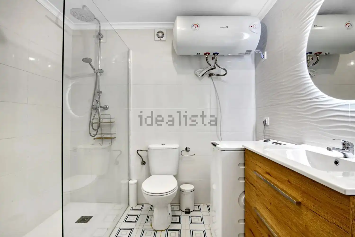 Badezimmer von Wohnung zur Miete in Calpe / Calp mit Abstellraum, Möbliert und Waschmaschine