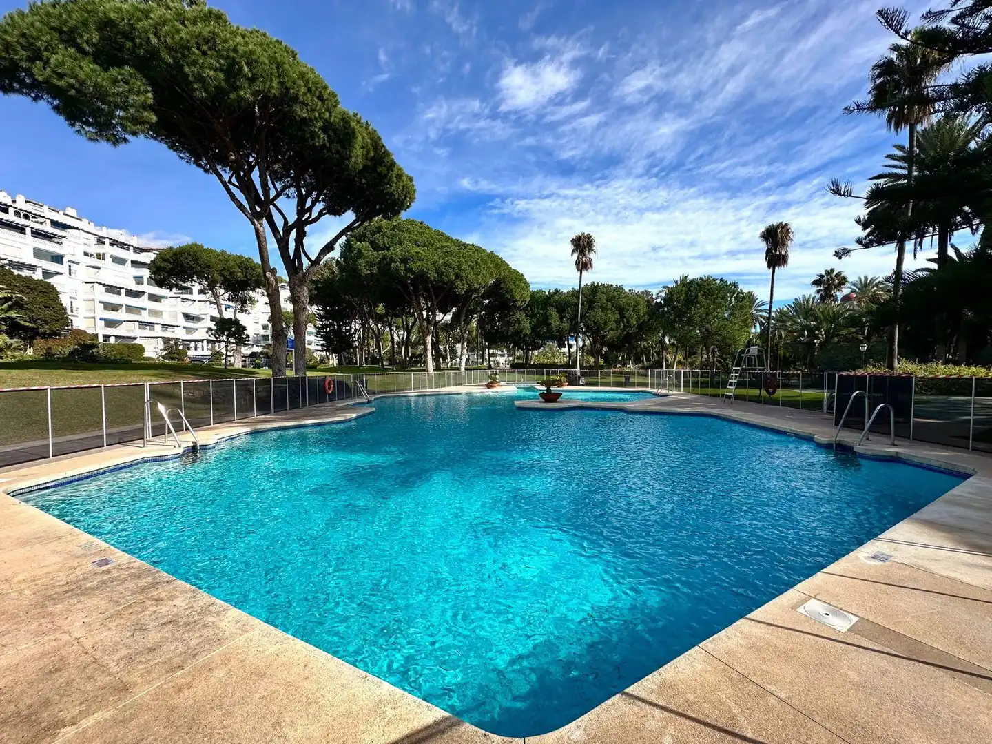 Apartament amb piscina en venda a Nueva Andalucía, imagen 6