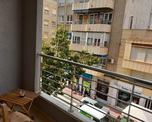 Terrassa de Pis de lloguer en Torrevieja amb Moblat, Forn i Rentadora