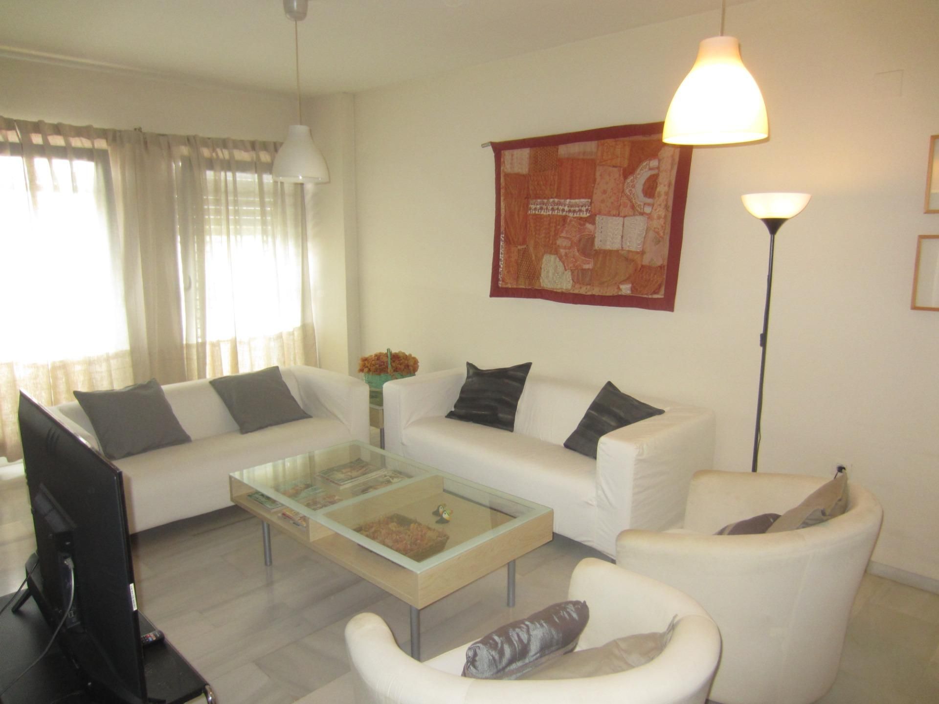 Sala d'estar de Pis de lloguer en  Sevilla Capital amb Aire condicionat i Moblat