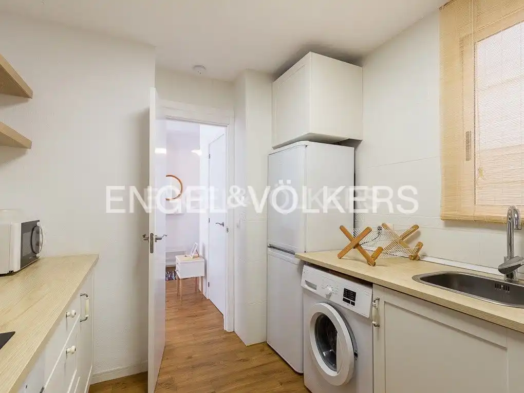 Cuina de Apartament de lloguer en Valencia amb Aire condicionat, Calefacció i Moblat