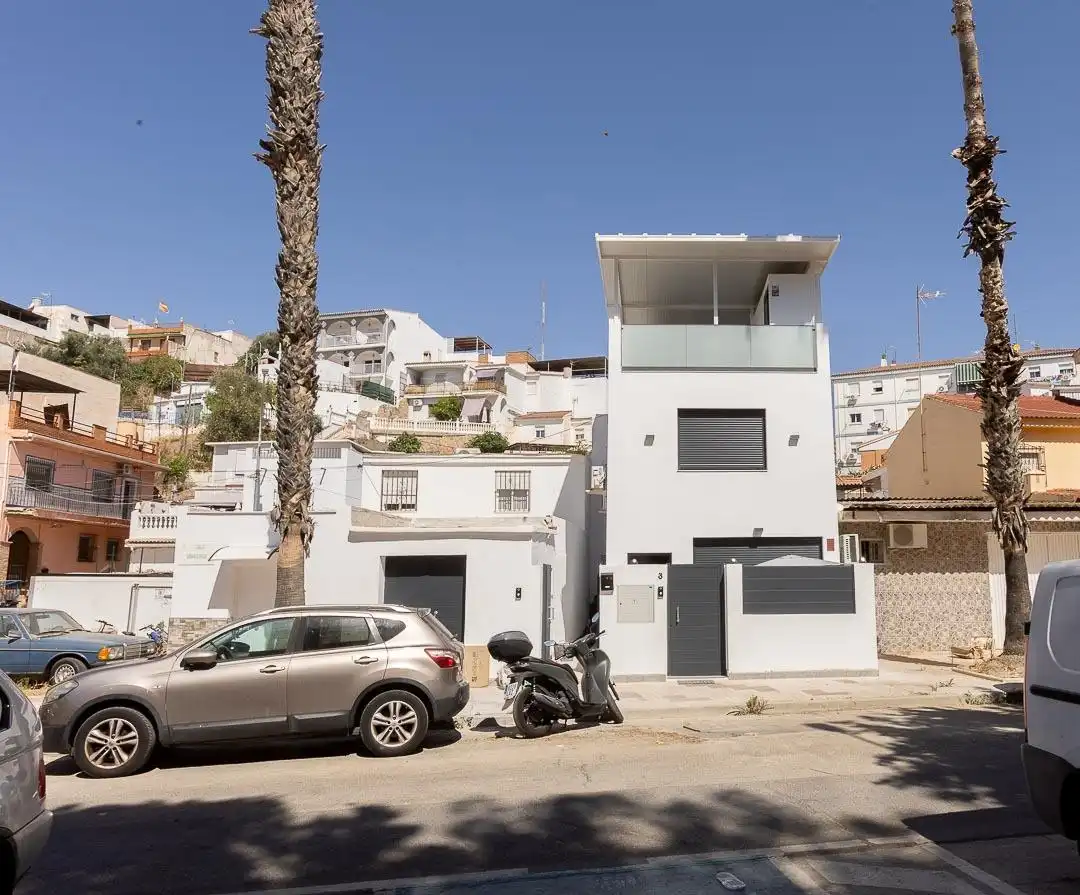 Vista exterior de Casa adosada en venta en Málaga con Aire acondicionado, Terraza y Amueblado