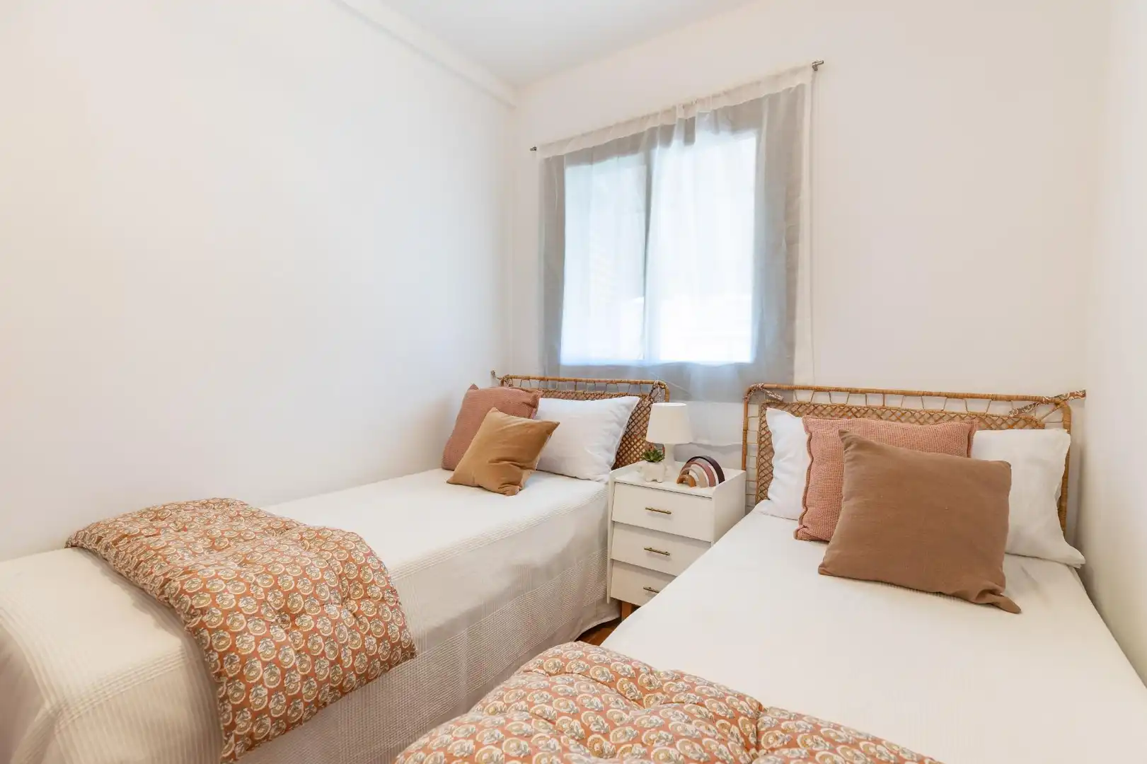 Habitación de Casa adosada en venta en Paterna con Calefacción, Jardín privado y Terraza