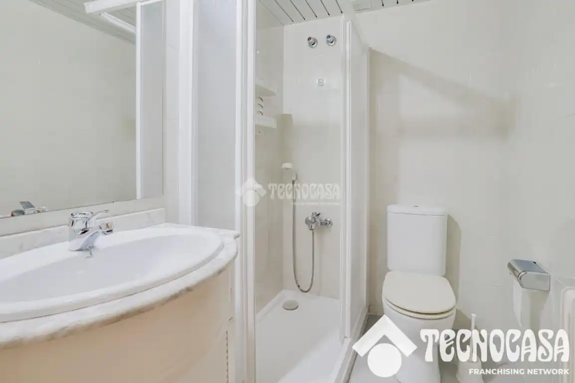 Bathroom of Flat for sale in Sant Boi de Llobregat  with Air Conditioner, Heating and Terrace