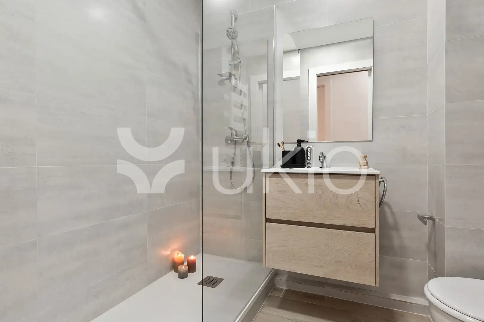 Baño de Apartamento de alquiler en Barcelona con Calefacción, Amueblado y Horno