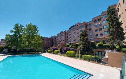 Swimming pool of Flat to rent in  Madrid Capital  with Air Conditioner, Heating and Furnished