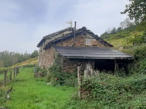 Vista exterior de Finca rústica en venda en Aller amb Moblat