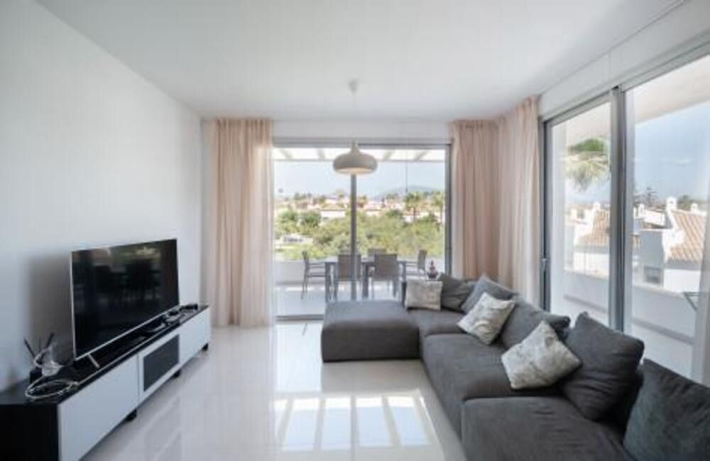 Living room of Attic to rent in Estepona  with Air Conditioner, Terrace and Swimming Pool