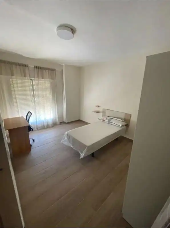 Bedroom of Flat for share in Granada  with Air Conditioner, Furnished and Balcony
