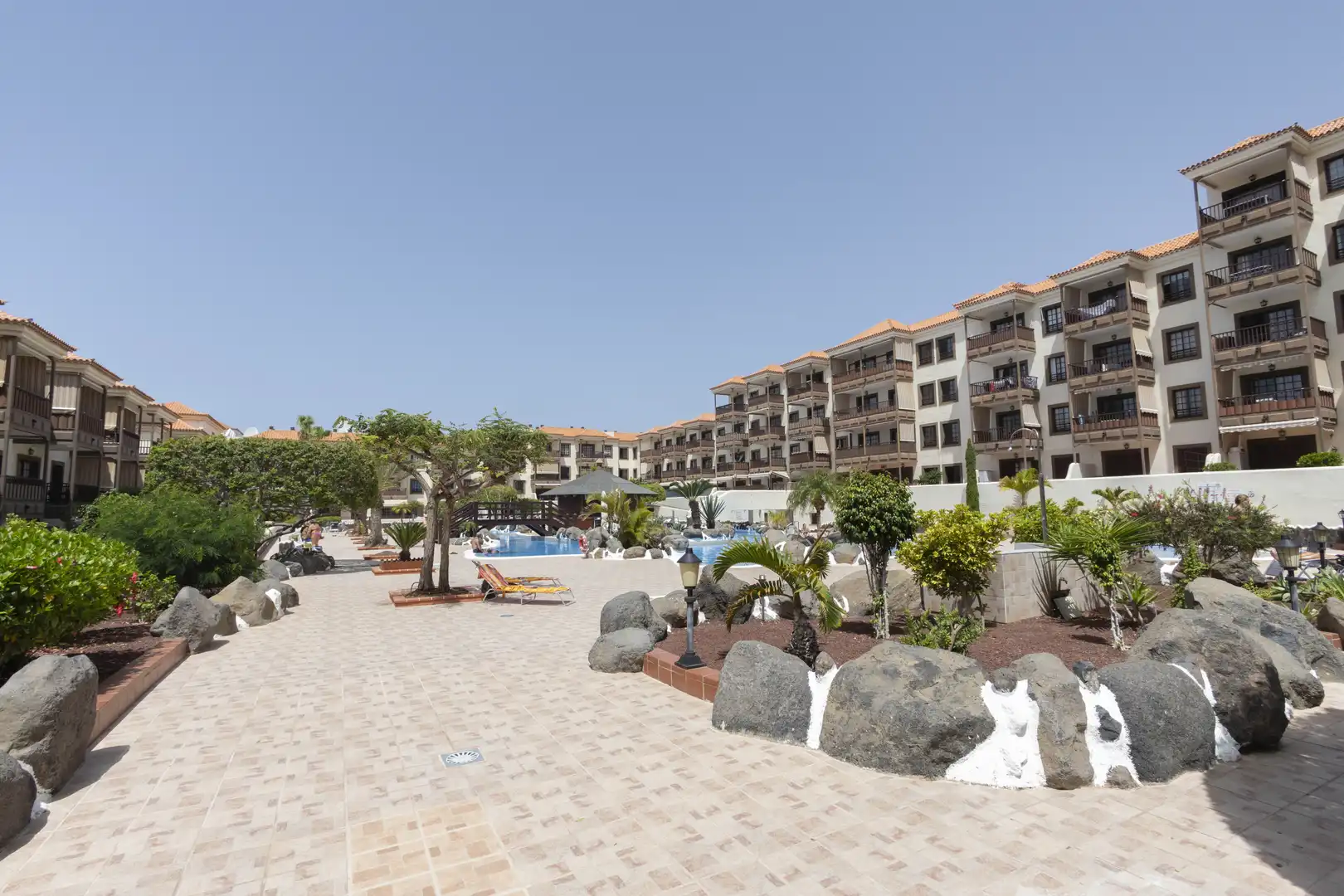 Vista exterior de Piso en venta en Arona con Jardín privado, Terraza y Piscina