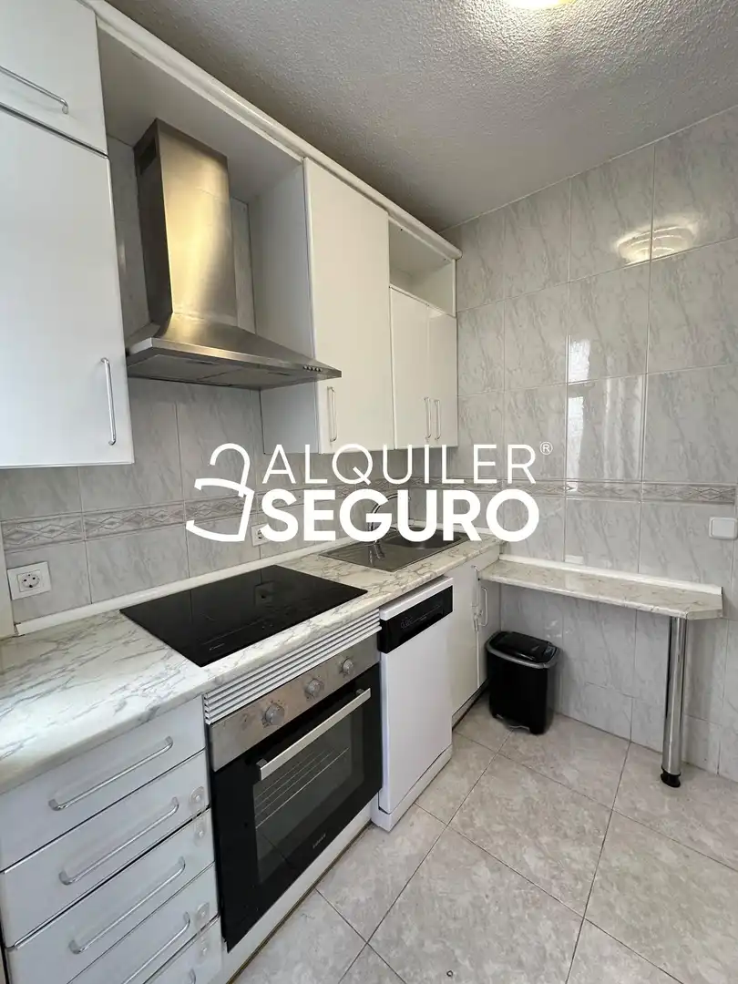 Cocina de Piso de alquiler en Madrid con Calefacción y Trastero