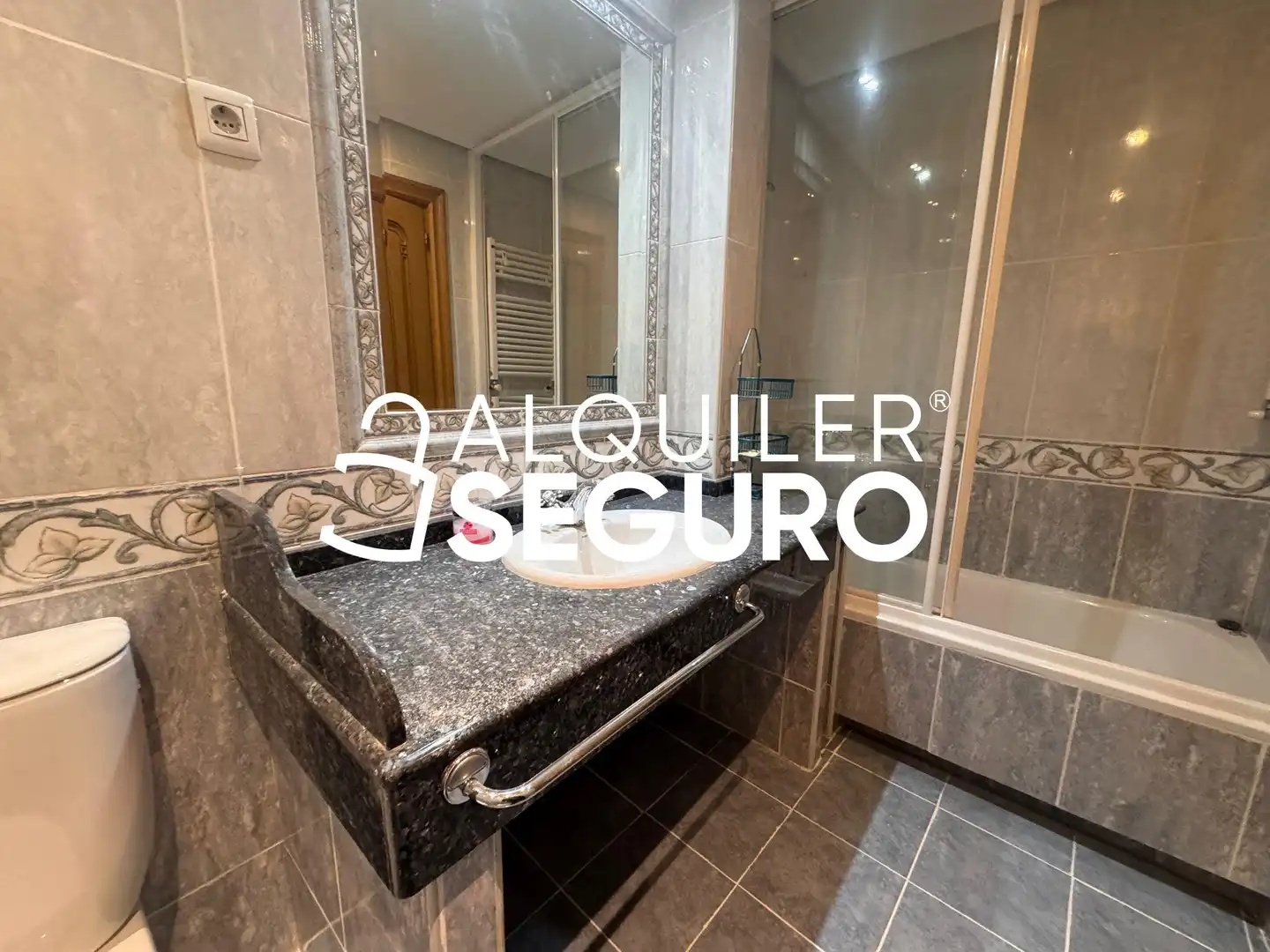 Bany de Casa o xalet de lloguer en Madrid amb Aire condicionat, Calefacció i Terrassa
