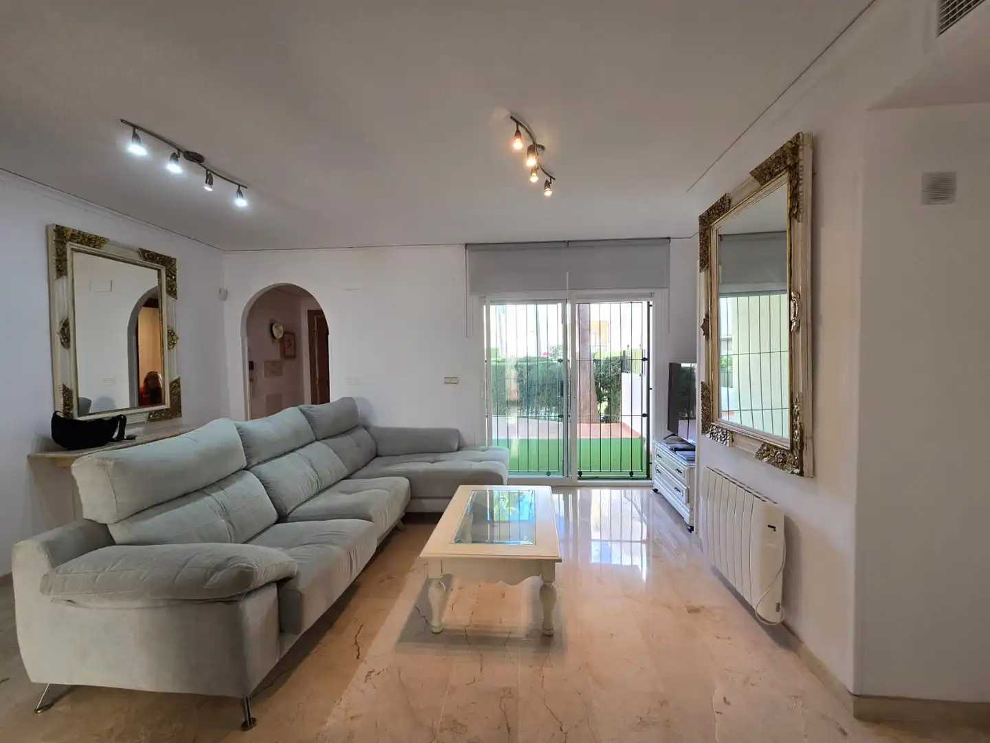 Sala de estar de Casa adosada en venta en Marbella con Amueblado