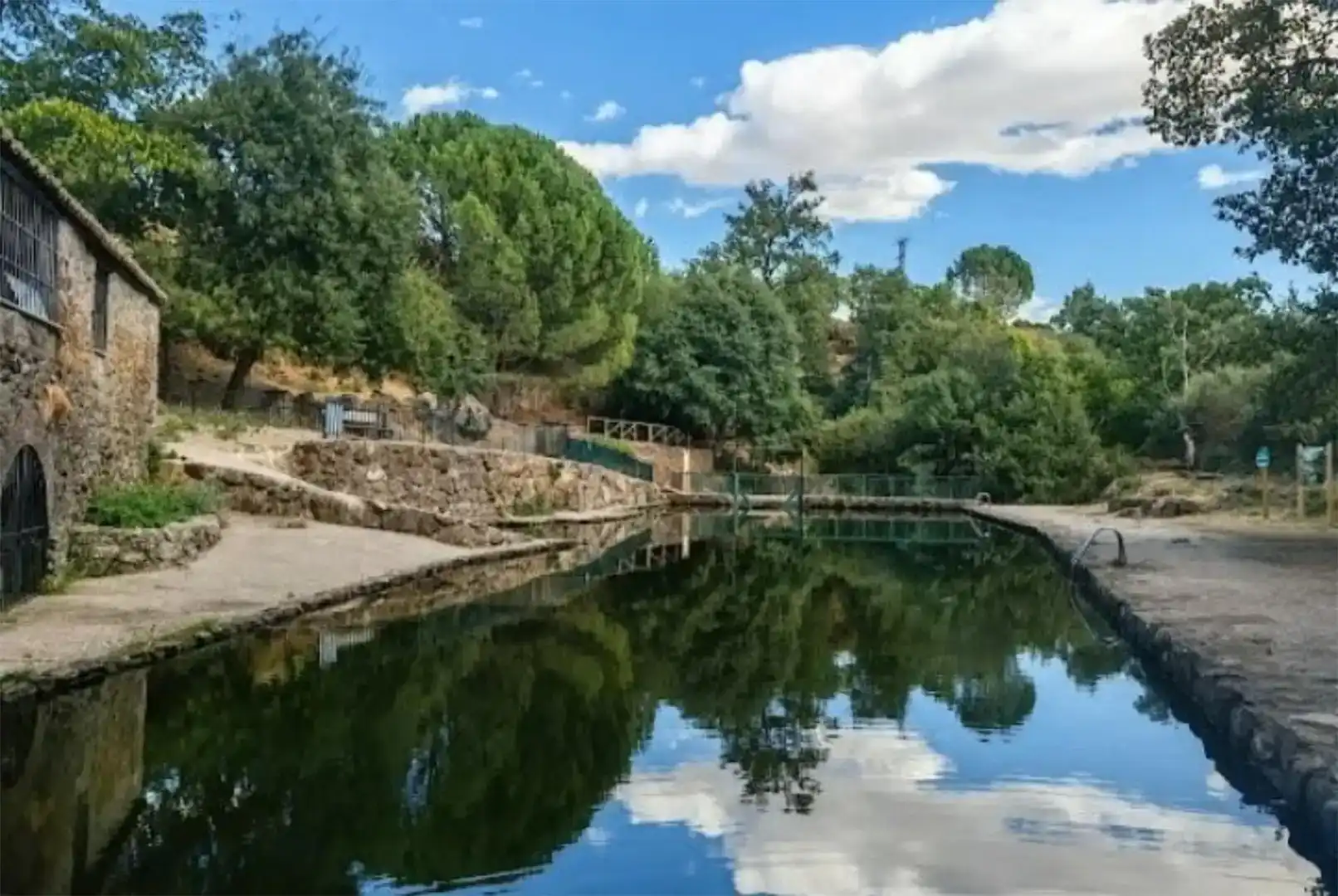 Piscina de Casa o xalet en venda en Viandar de la Vera amb Jardí privat