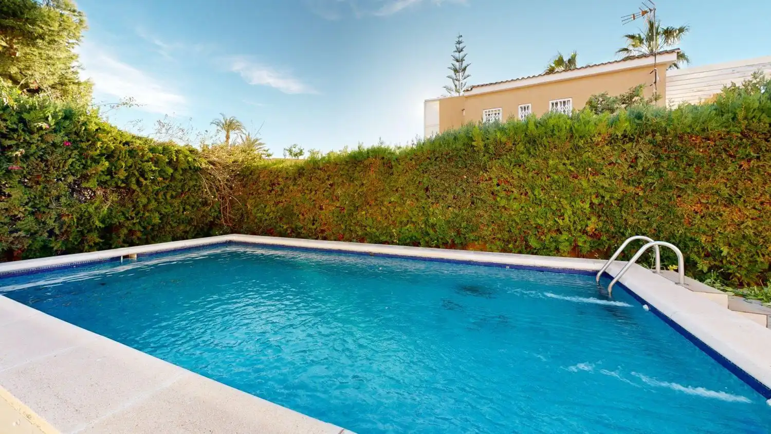 Swimming pool of Houses for sale in El Campello  with Air Conditioner