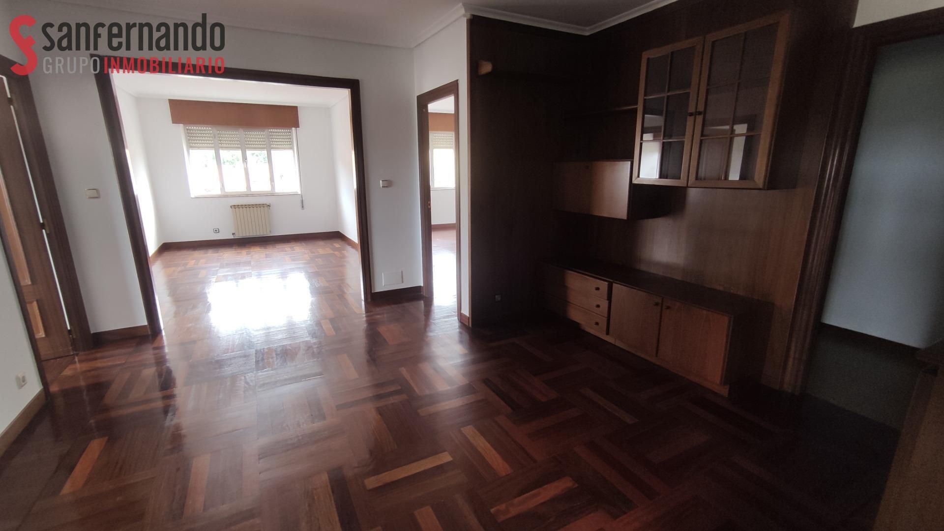 Sala d'estar de Pis en venda en Torrelavega  amb Calefacció
