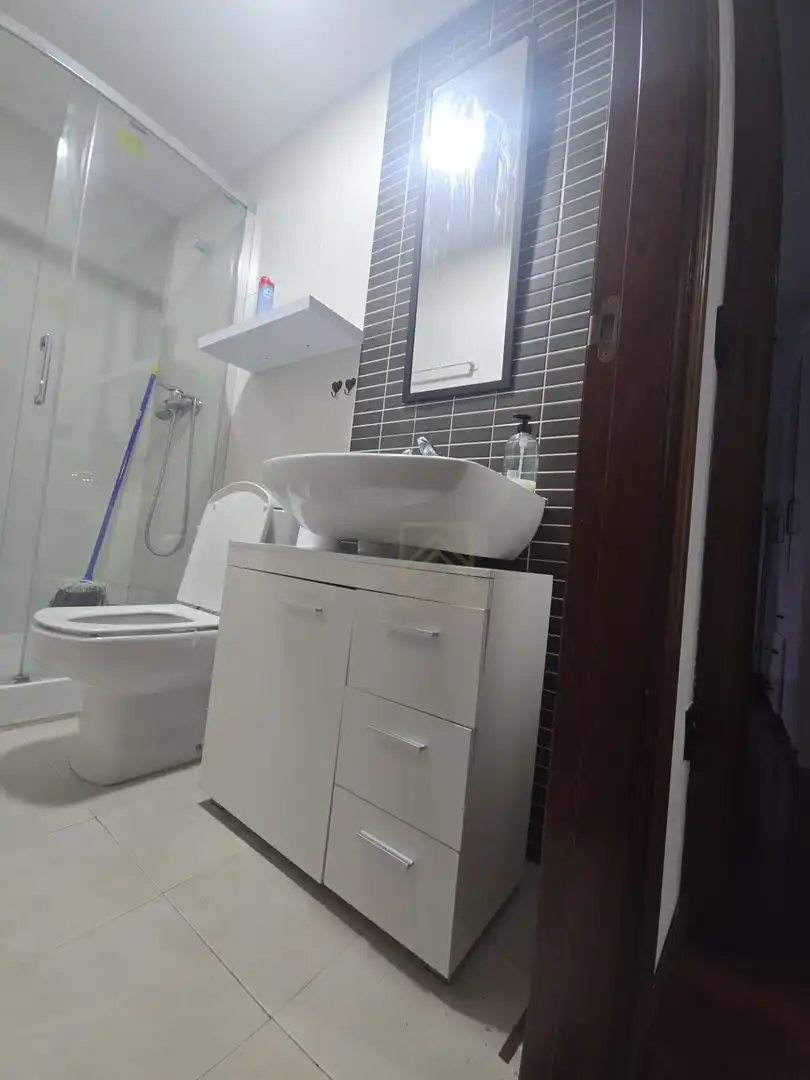 Badezimmer von Wohnung zur Miete in Piélagos mit Heizung, Parkett und Möbliert