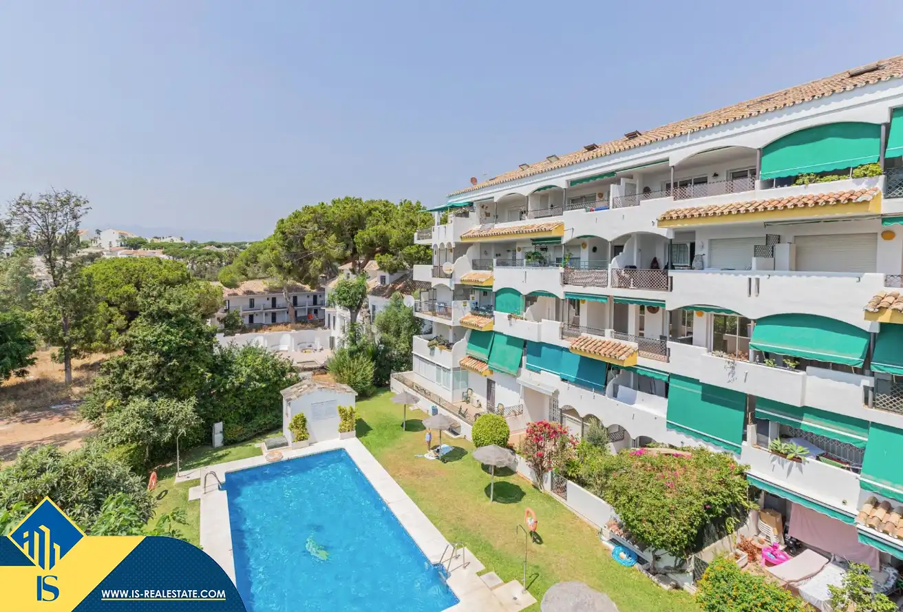 Vista exterior de Apartamento en venta en Marbella con Calefacción, Terraza y Amueblado