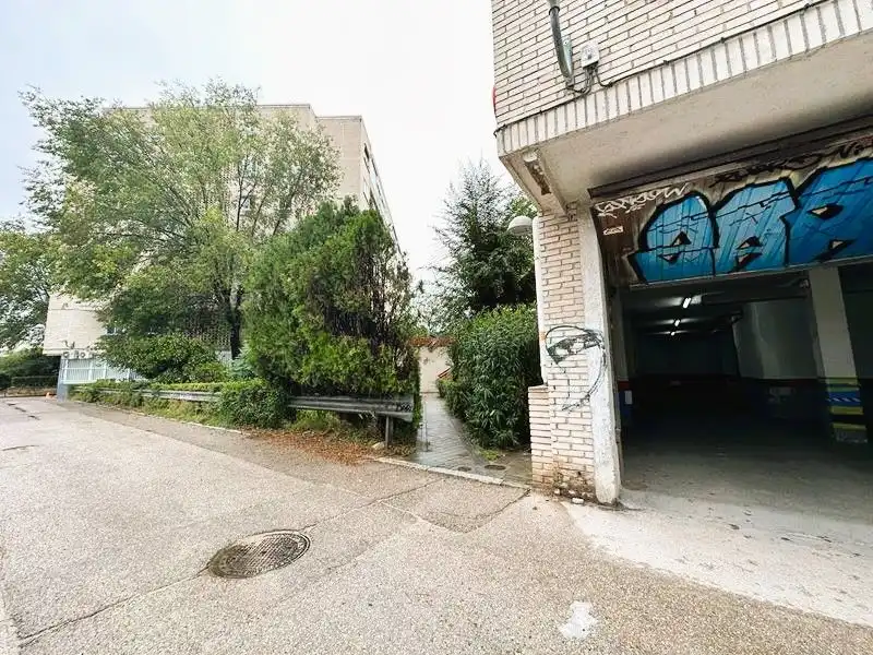 Vista exterior de Garatge en venda en Madrid