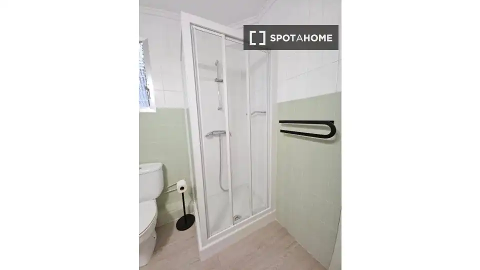 Badezimmer von Wohnung zur Miete in Valencia mit Klimaanlage, Heizung und Möbliert