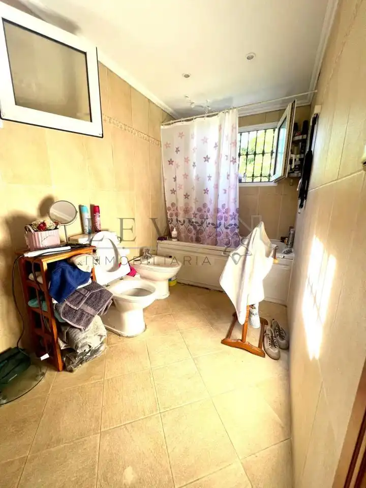 Bany de Casa o xalet en venda en Torremolinos amb Calefacció, Jardí privat i Terrassa