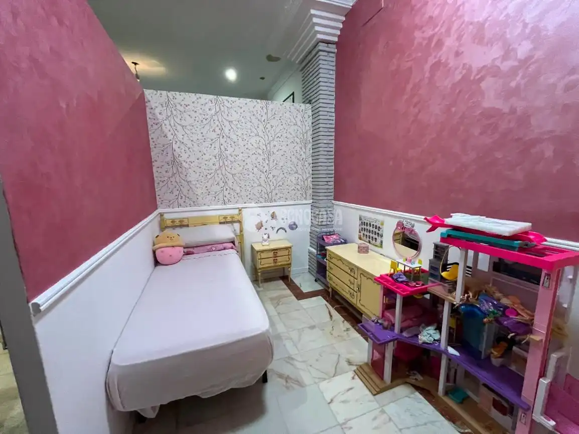 Dormitori de Casa o xalet en venda en Mairena del Alcor