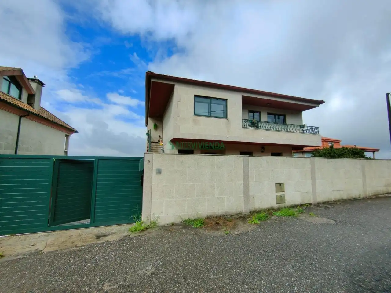 Vista exterior de Casa o xalet de lloguer en Redondela amb Calefacció, Jardí privat i Moblat