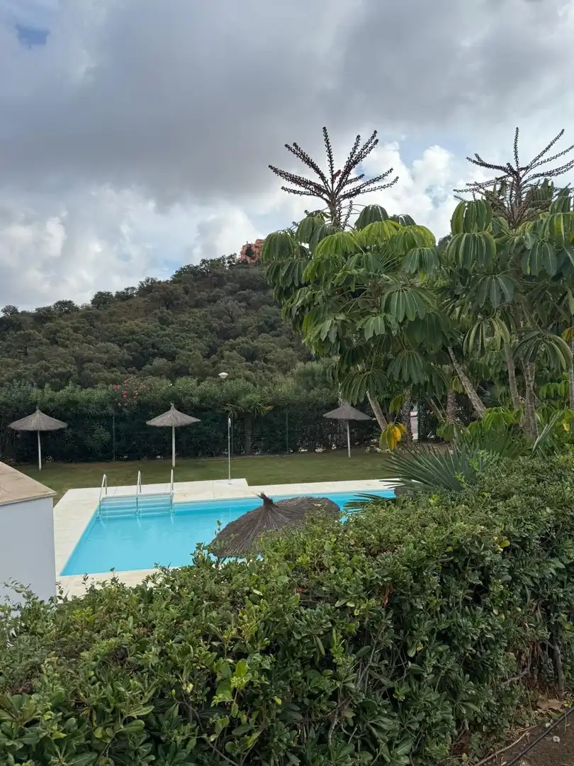 Piscina de Planta baja de alquiler en Ojén con Aire acondicionado, Jardín privado y Terraza