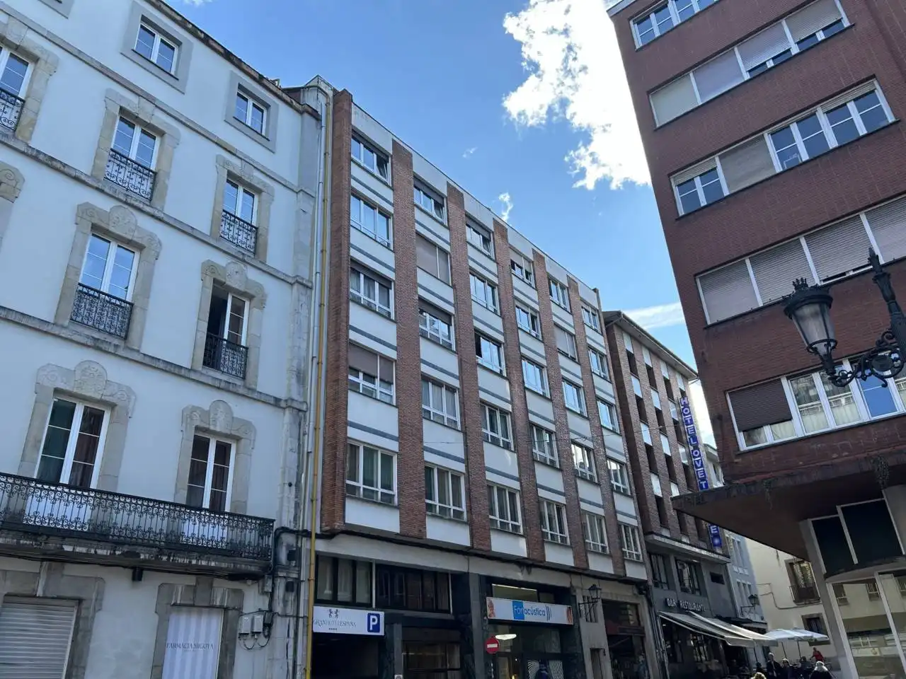 Außenansicht von Wohnung zur Miete in Oviedo  mit Heizung und Möbliert