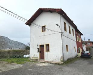 Exterior view of House or chalet for sale in Llanes