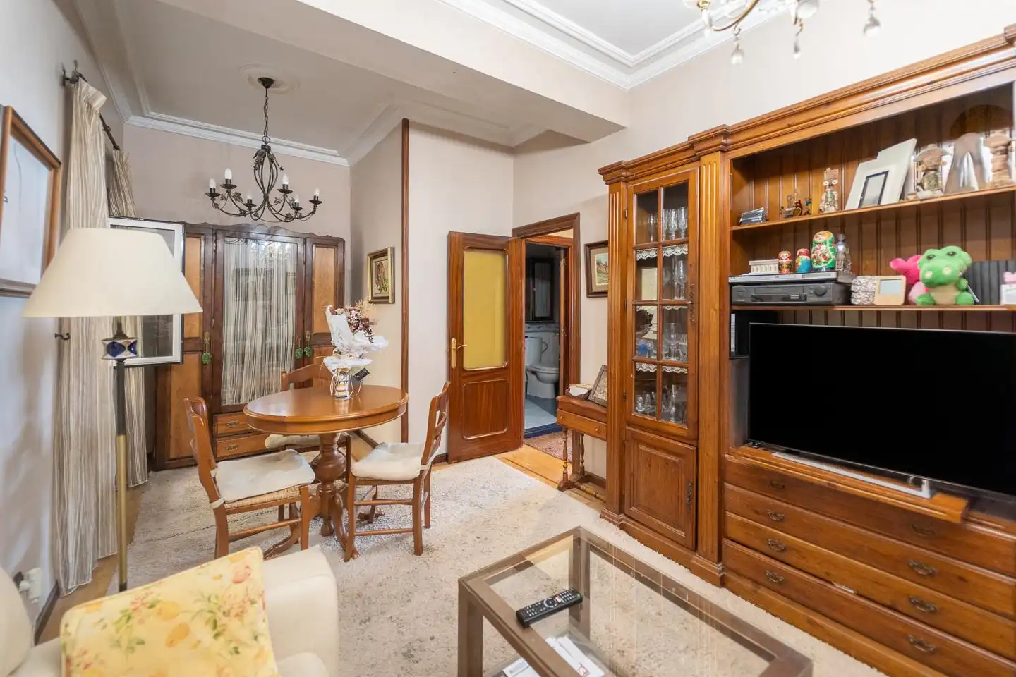 Piso con ascensor en venta en Calle Carreño Miranda, imagen 4