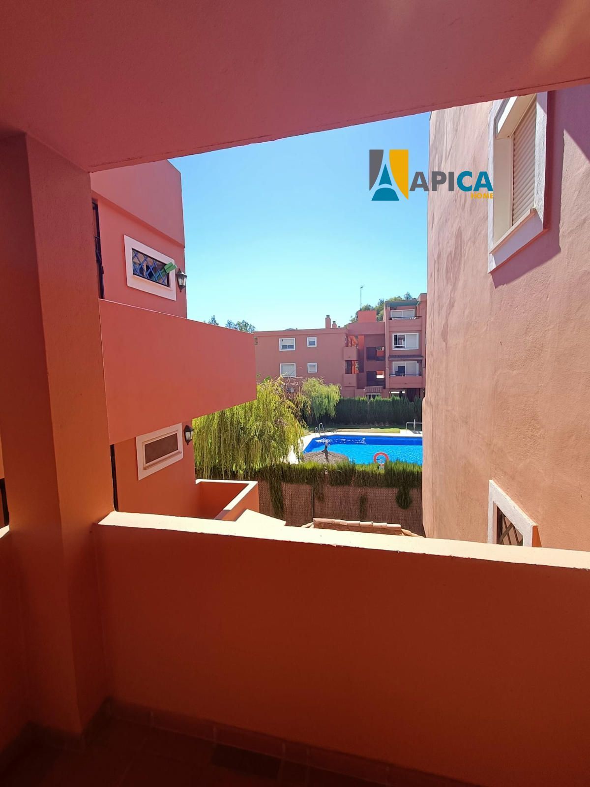 Vista exterior de Pis en venda en Algeciras amb Piscina i Piscina comunitària