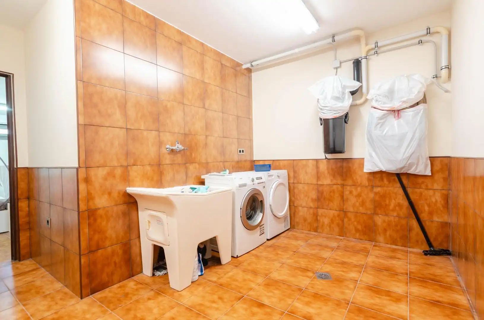 Casa o chalet en venta en Santo Adriano con Calefacción, Piscina y Alarma